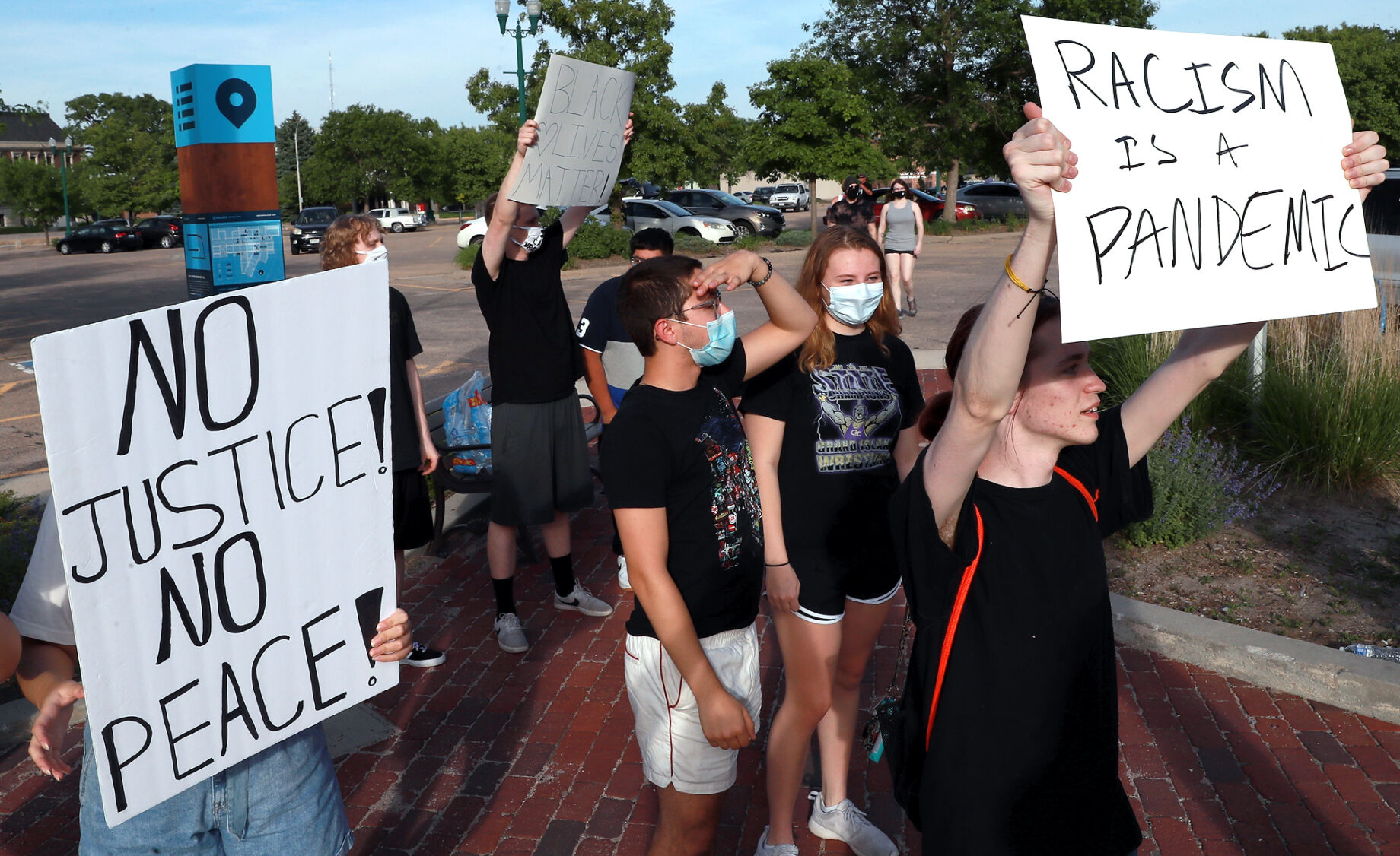 060320_Protest008_bjs.JPG